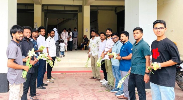 যবিপ্রবিতে নবীন শিক্ষার্থীদের ফুল দিয়ে বরণ করল ছাত্রদল